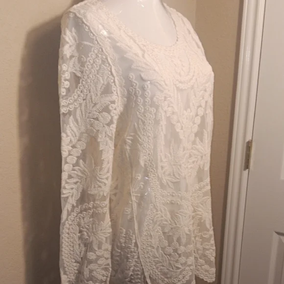 NWT. Ultra Pink Boho Style White Lace Blouse With Delicate Crochet Details - Picture 4 of 9